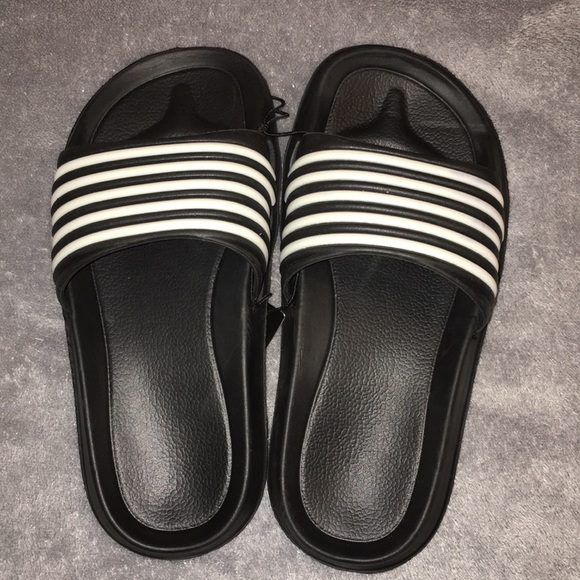 SOLD 🛑Boys Slip-On Sandals NWOT Size 12 - Picture 5 of 5